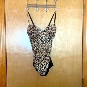Leopard print padded clasp closure adjustable straps bodysuit size medium